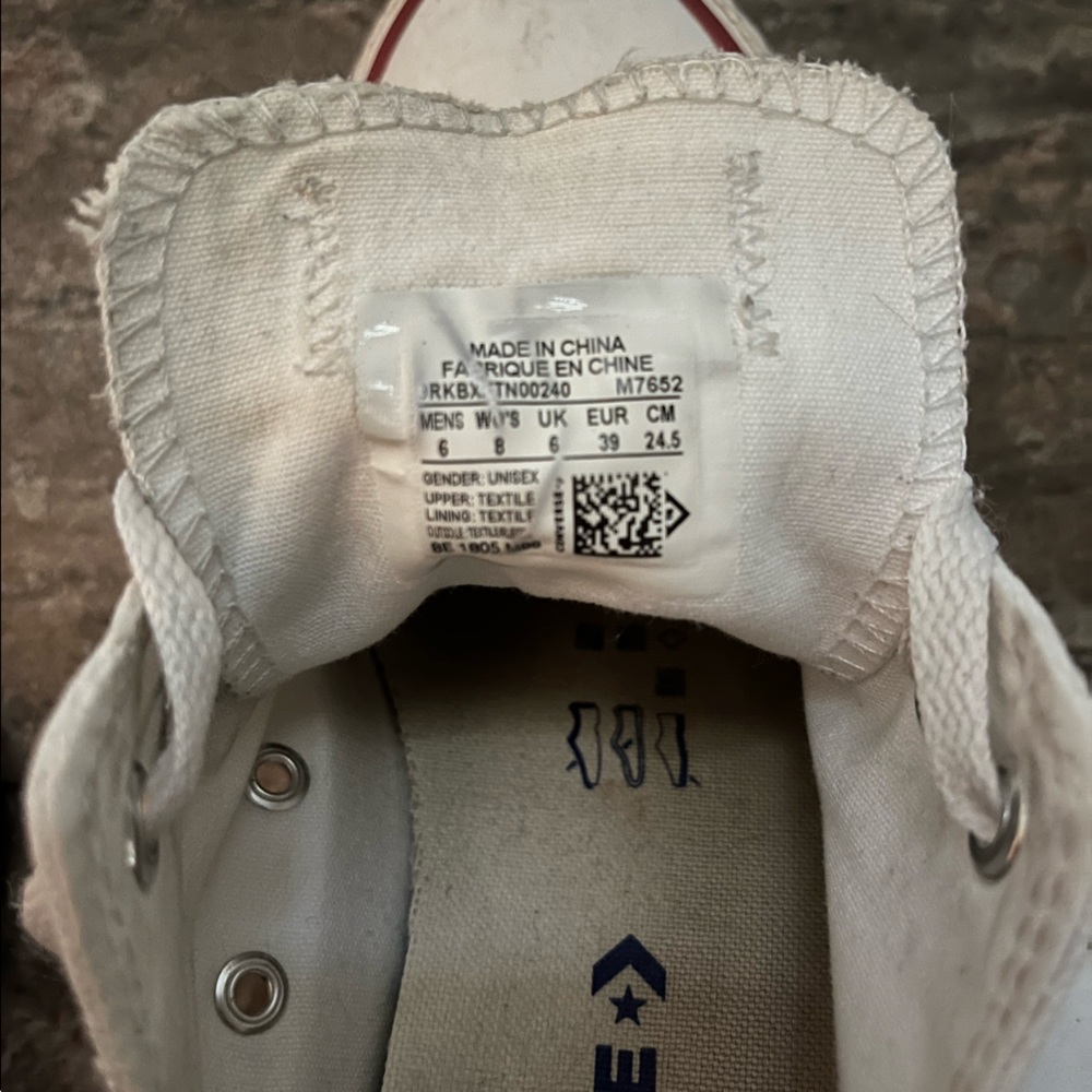 Converses - Picture 3 of 3